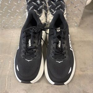 Hoka Women’s Bondi 9 SIZE 9.5 wide